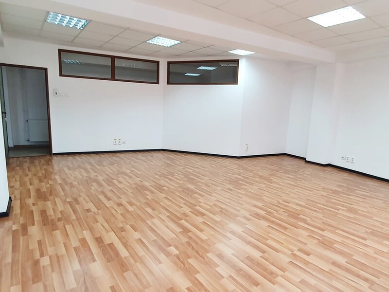 Popa Nan, Calea Calarasilor-Hyperion, spatiu de birouri modern, 50 mp.